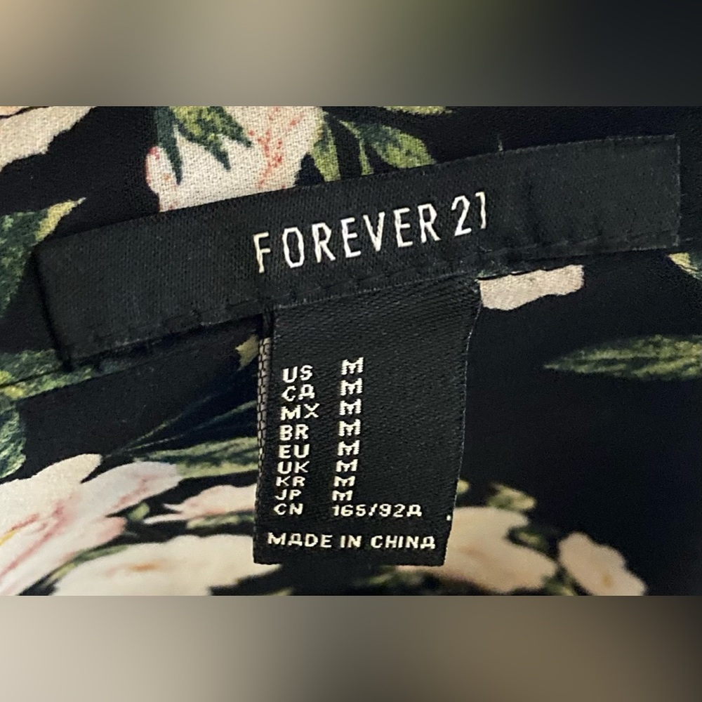 2/$15 Forever21-‎ Long sleeve black button down floral blouse size Medium - Picture 5 of 6